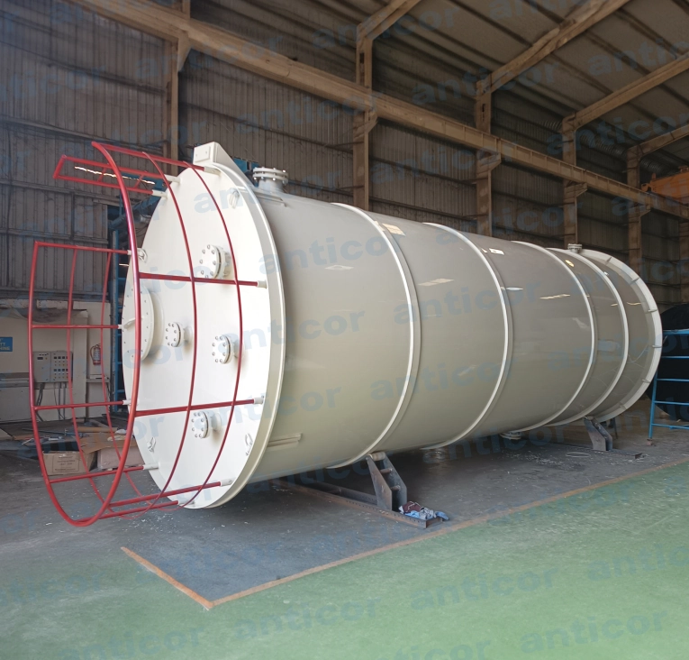 Vertical chemical storage tank